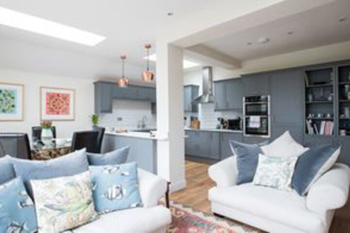 Stunning 3BR ( & 3 bath!) flat near Kensal Green