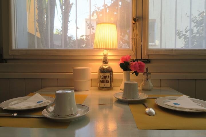 Breakfast area