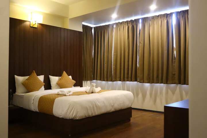 Room 3 of 8