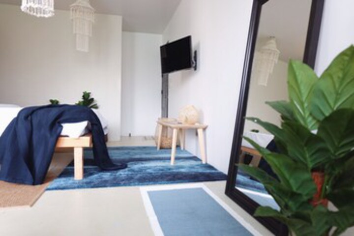 Room 52 of 66