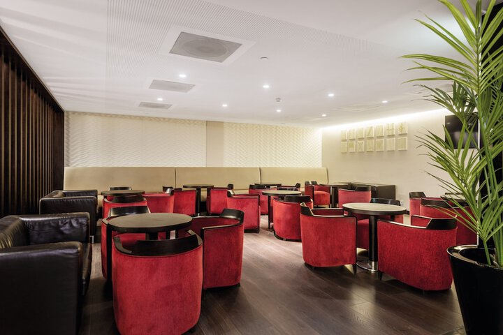 Lounge 75 of 87