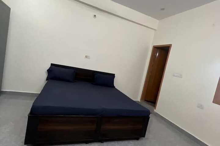 Room 51 of 83