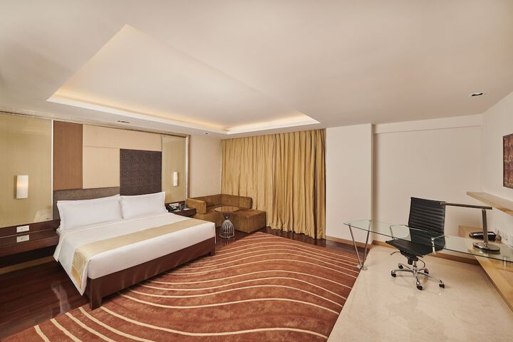 Room 8 of 93