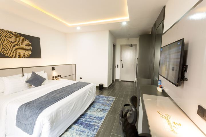 Room 12 of 32