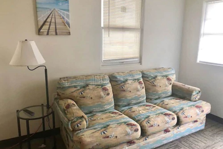 Room 11 of 25