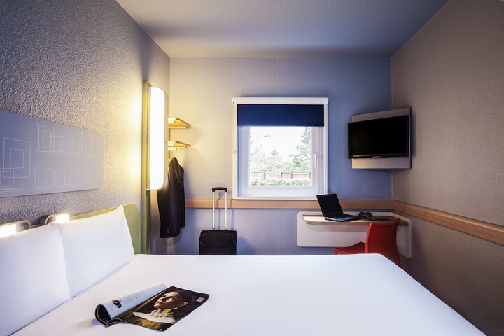 Room 6 of 45