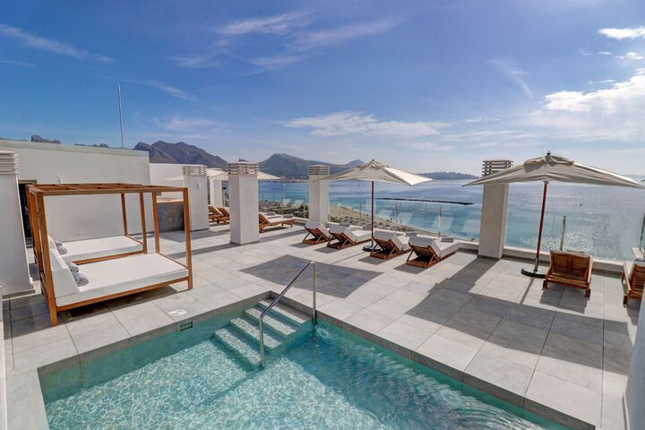 Pool Hotel