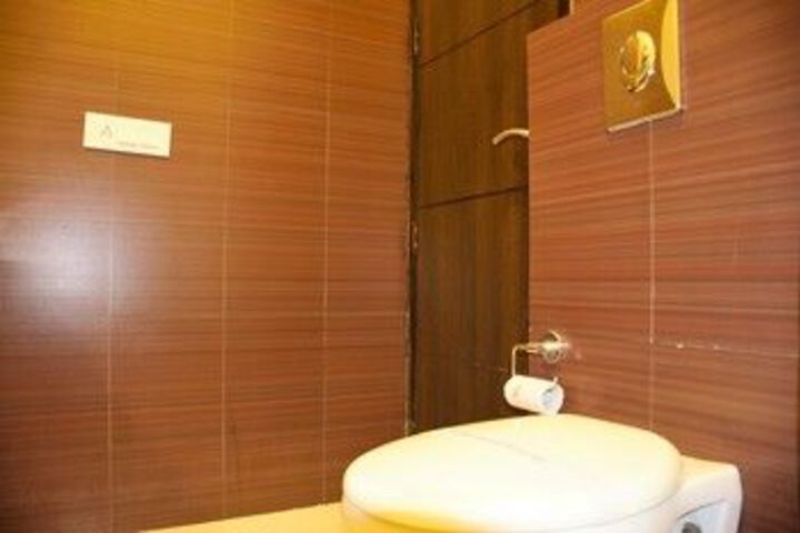 Room 3 of 32