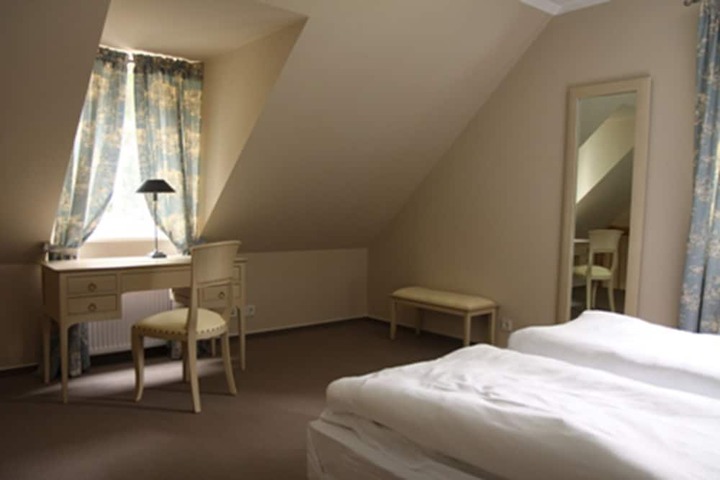 Room 9 of 24