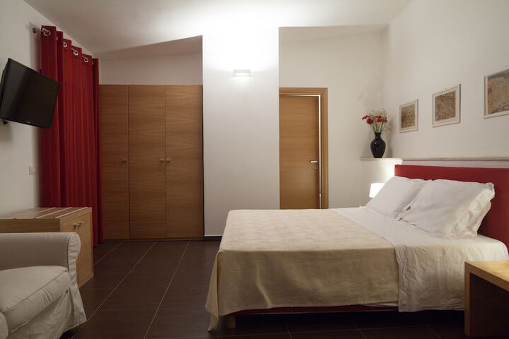 Room 3 of 89
