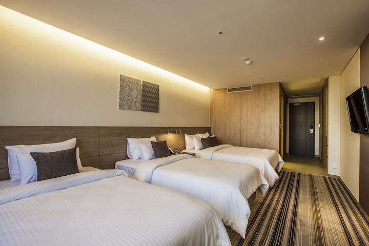 Room 34 of 61