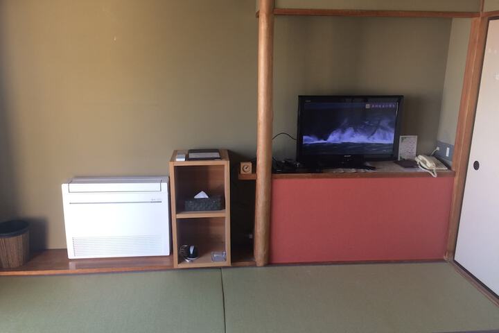 Room 9 of 50