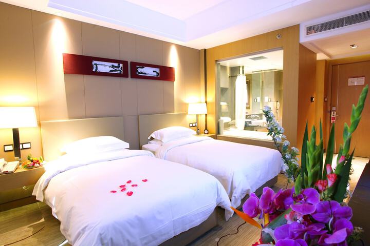 Room 9 of 48