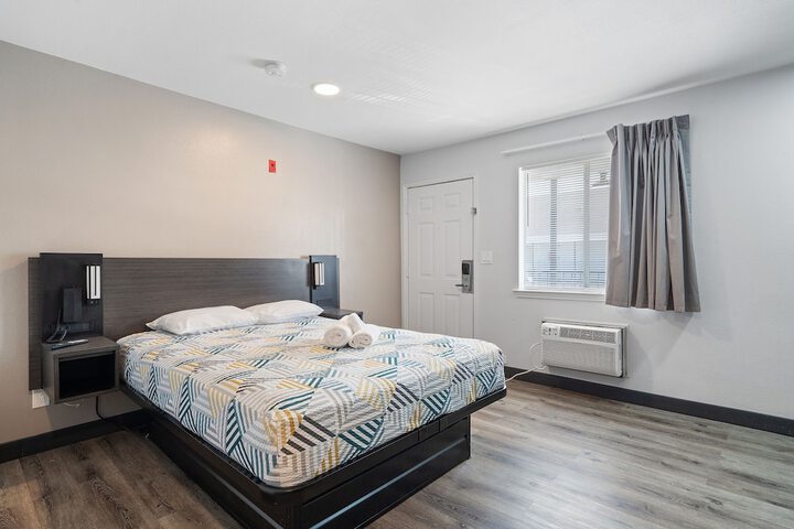 Room 4 of 10
