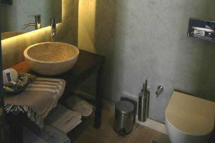 Room 16 of 45