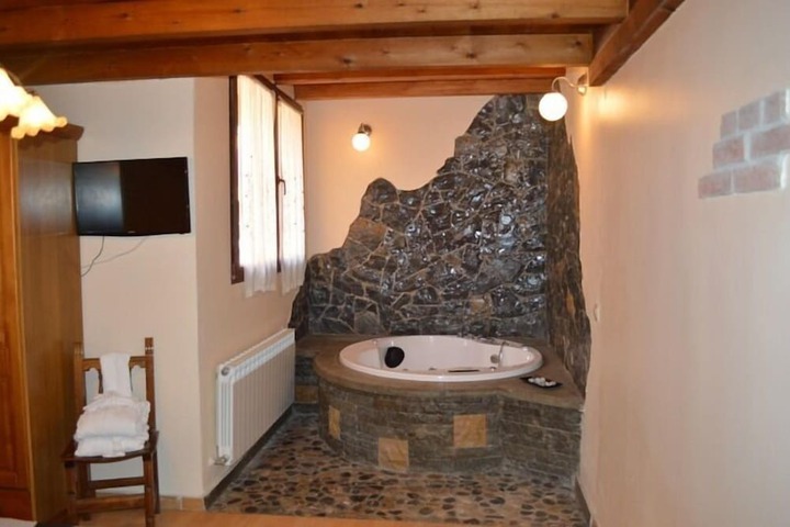 Room 12 of 25