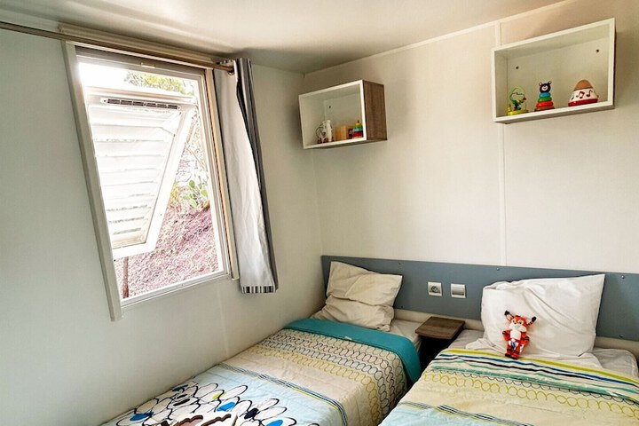 Room 28 of 182
