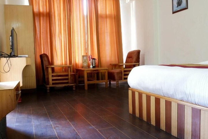 Room 4 of 48