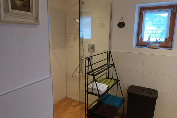 Room 11 of 18