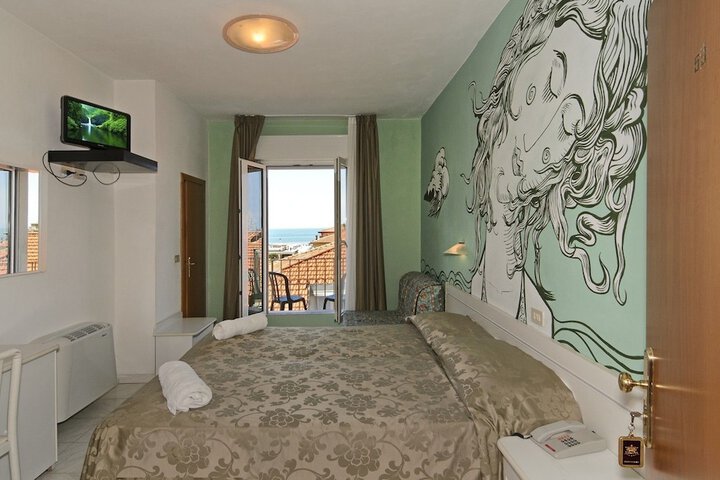 Room 6 of 60