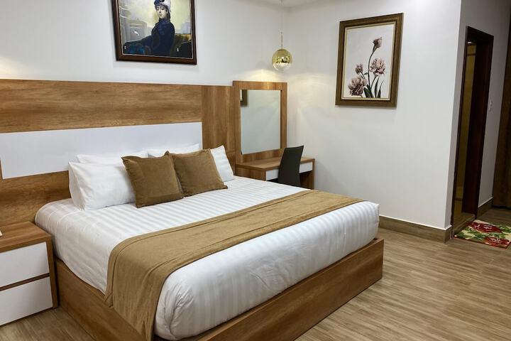 Room 16 of 35