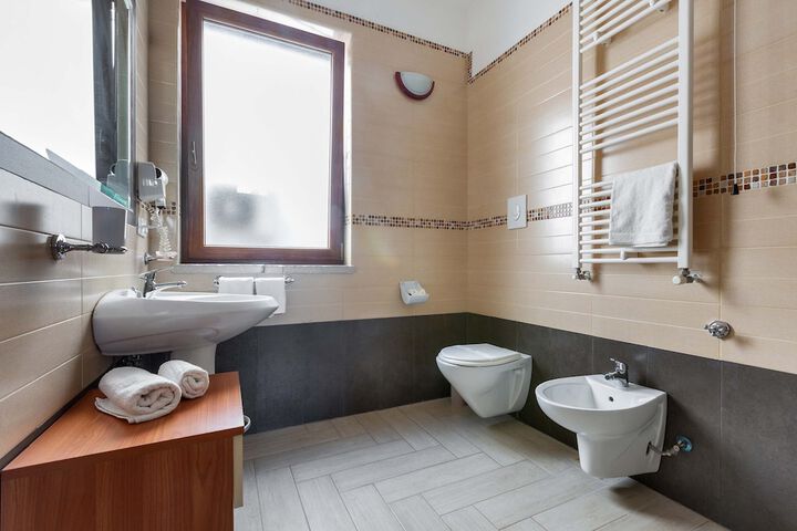 Room 14 of 27