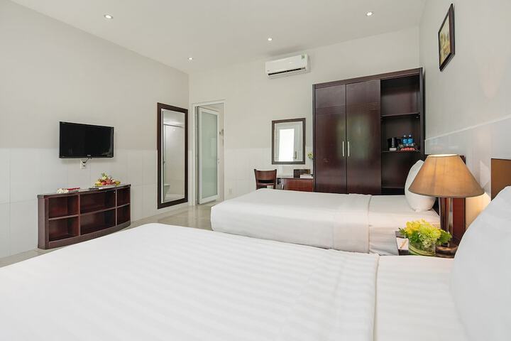 Room 8 of 80