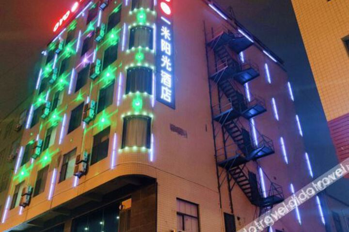 One Meter Sunshine Hotel