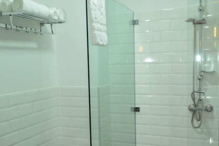Room 25 of 48