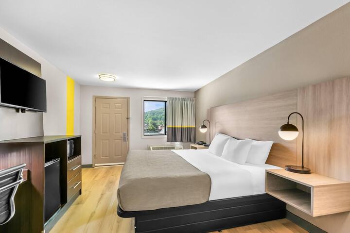 Room 34 of 62