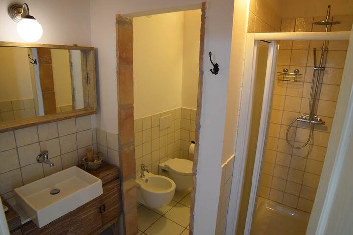 Room 32 of 34