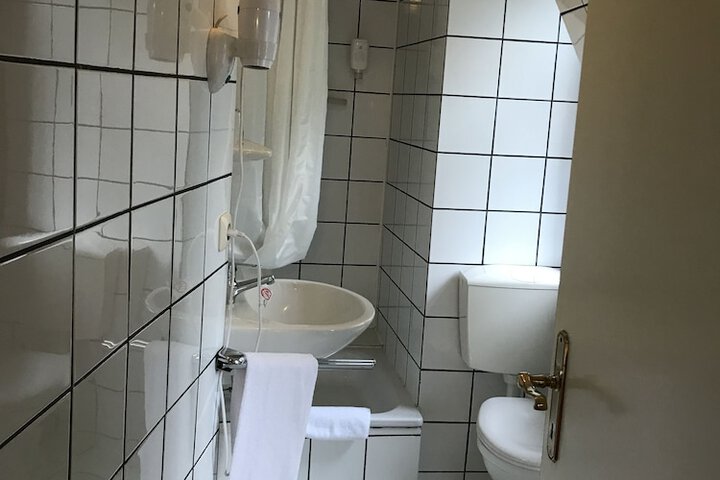 Room 25 of 31