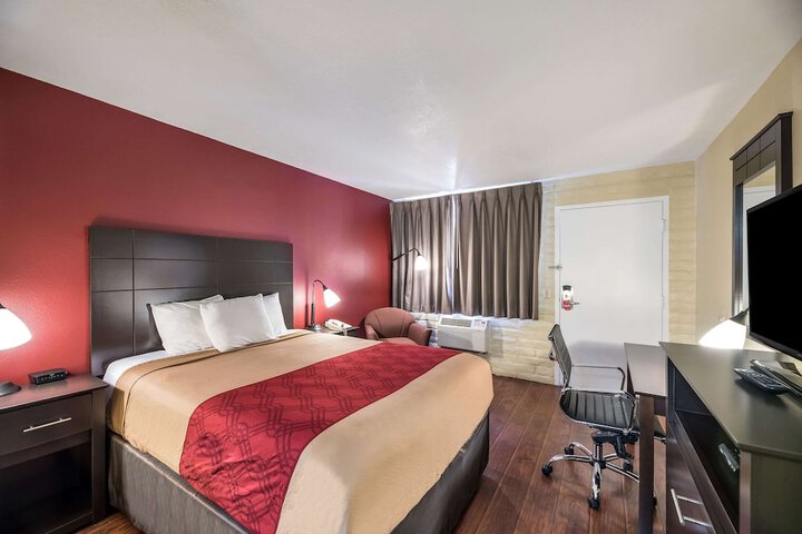 Room 17 of 37