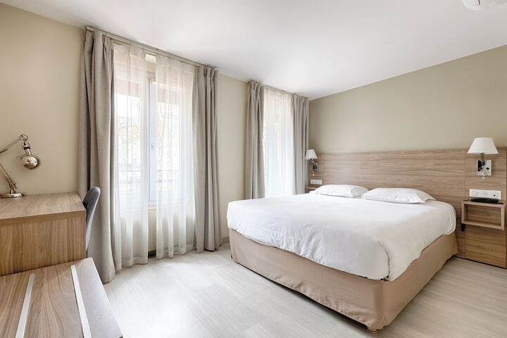 Room 4 of 16