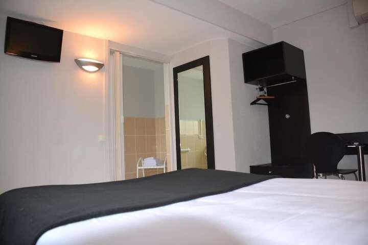 Room 9 of 20