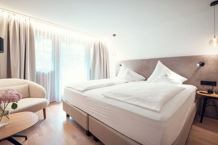 Room 25 of 102