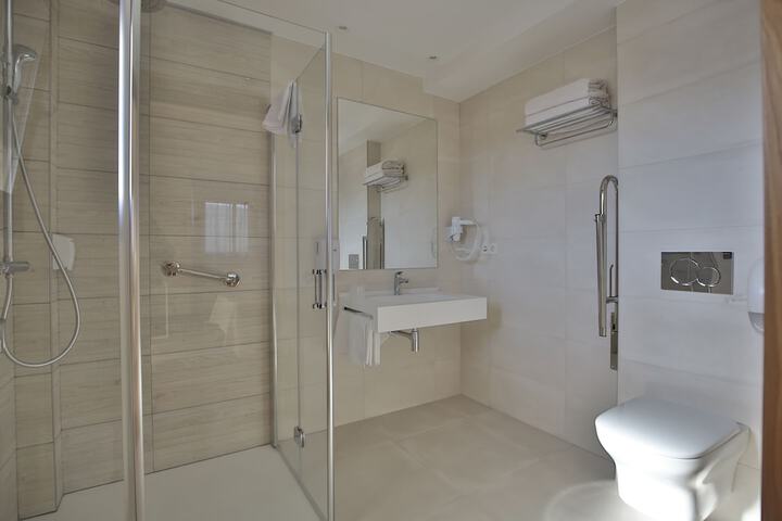 Room 9 of 32