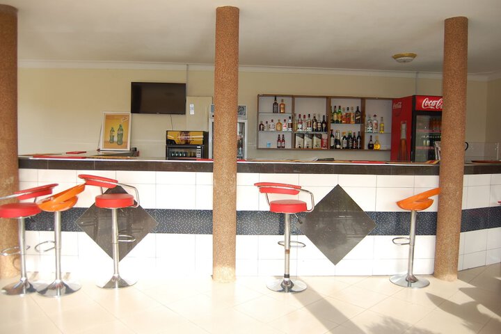 Lounge 18 of 25