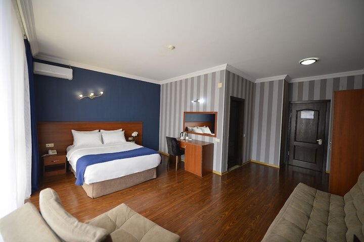 Room 5 of 37