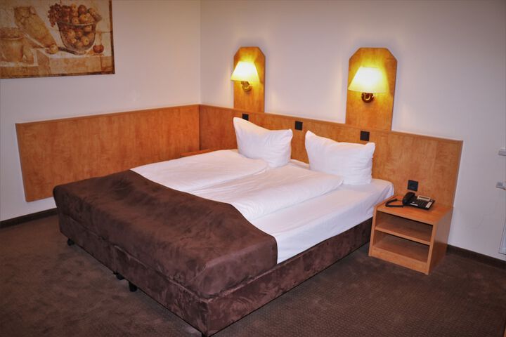 Room 4 of 44