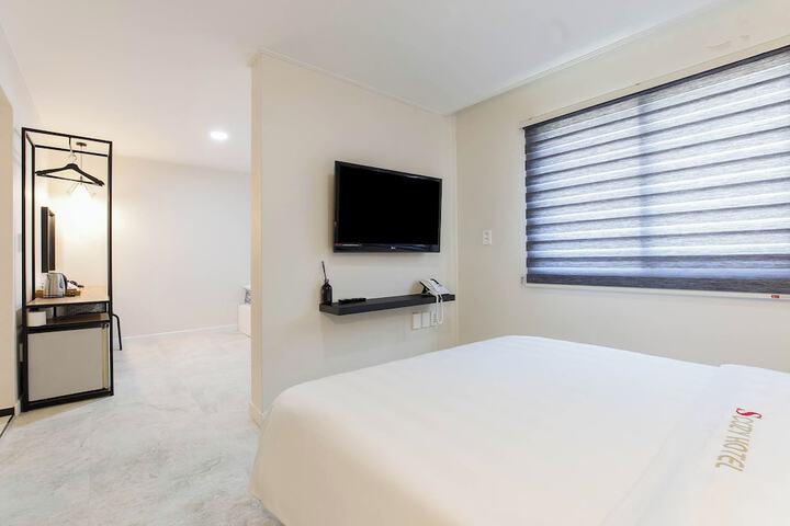 Room 14 of 82