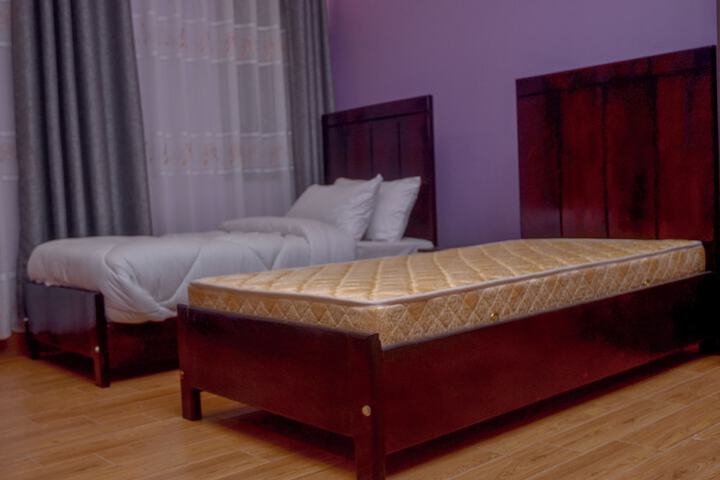 Room 4 of 76