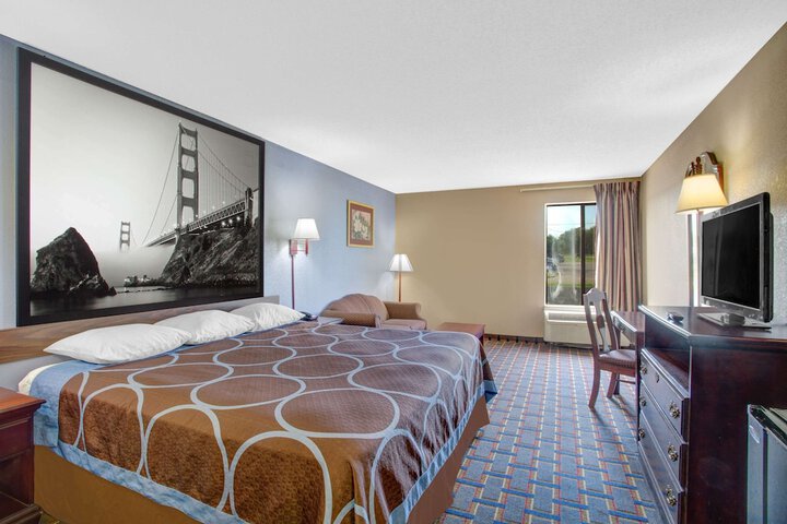 1 King Bed (8 of 11)