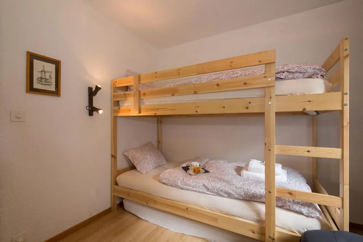 Room 4 of 12