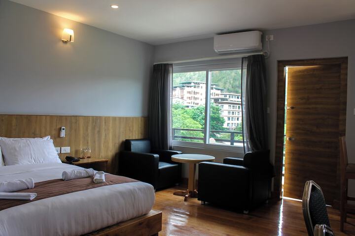 Room 10 of 35