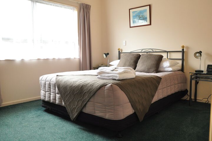 Room 2 of 32
