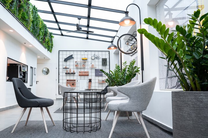 Entrance & Lobby