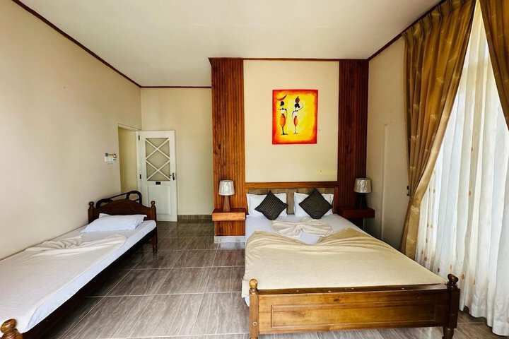 Room 6 of 28