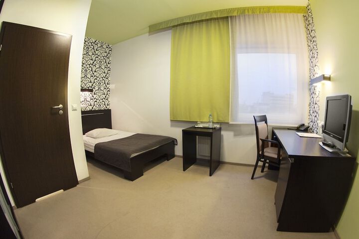 Room 32 of 70
