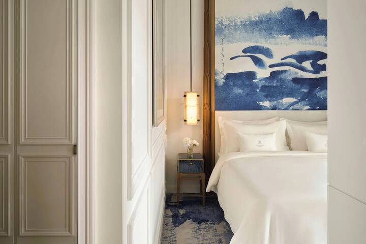 Room 17 of 168